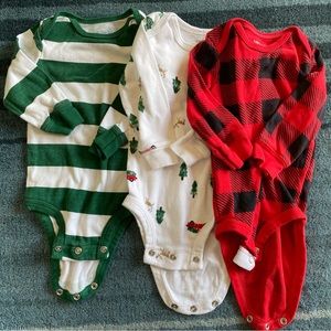 Set of 3 Carters winter/holiday onesies size 6 month EUC